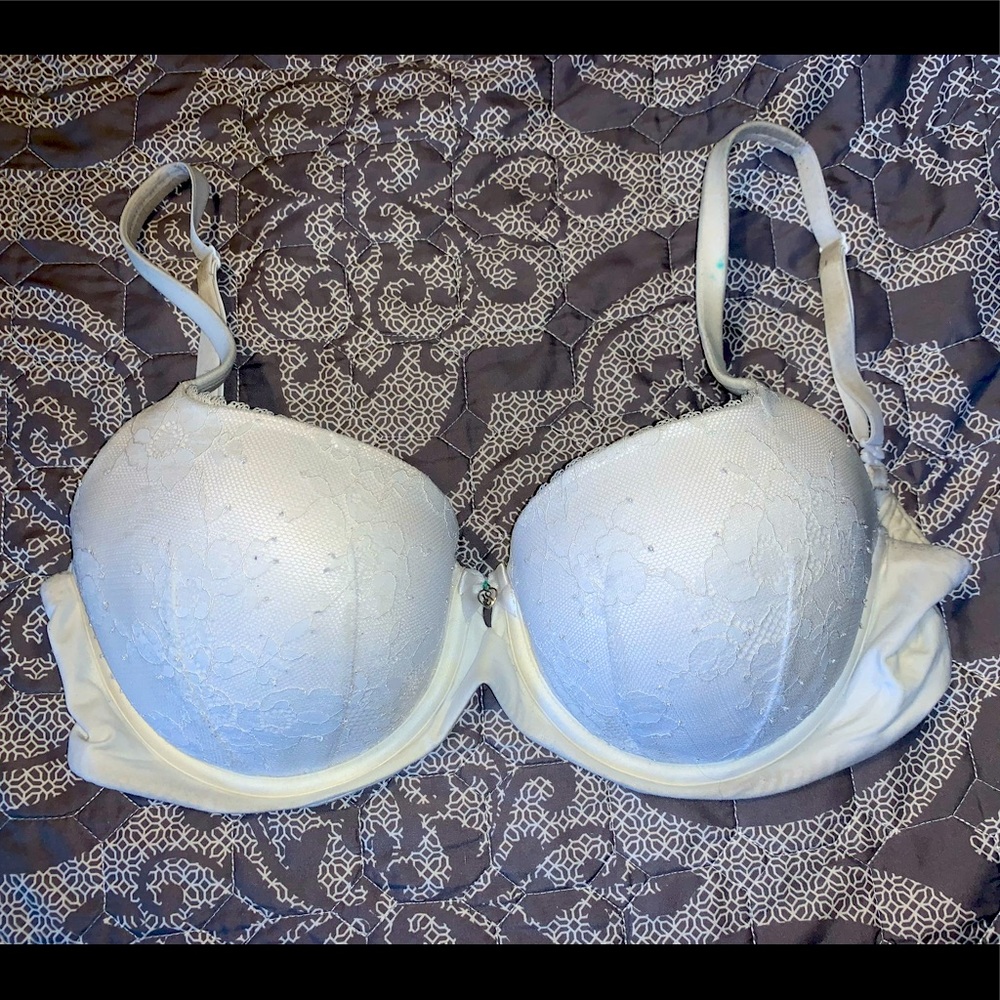Victoria’s Secret Bra • Body by Victoria lined Demi